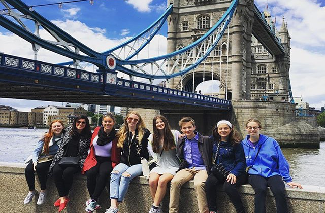 十大体育外围平台排名 private high school students in London for an international exchange program